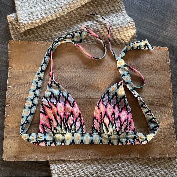 Victoria's Secret Other - Victorias Secret Ikat Foil Print Plunge Halter Bikini Top Multicolor Sz Small